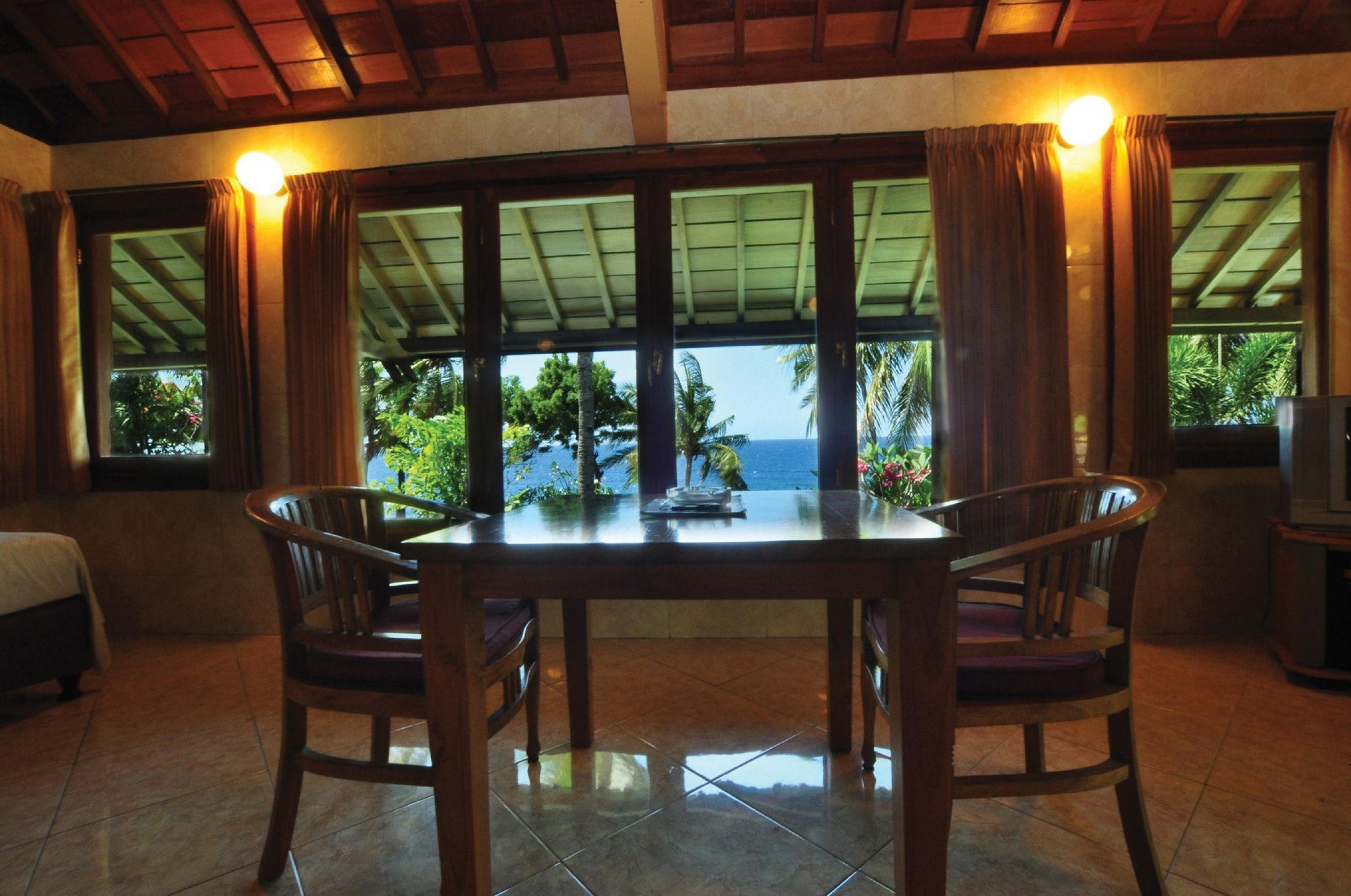 Tulamben Wreck Divers Resort & Restaurant Экстерьер фото